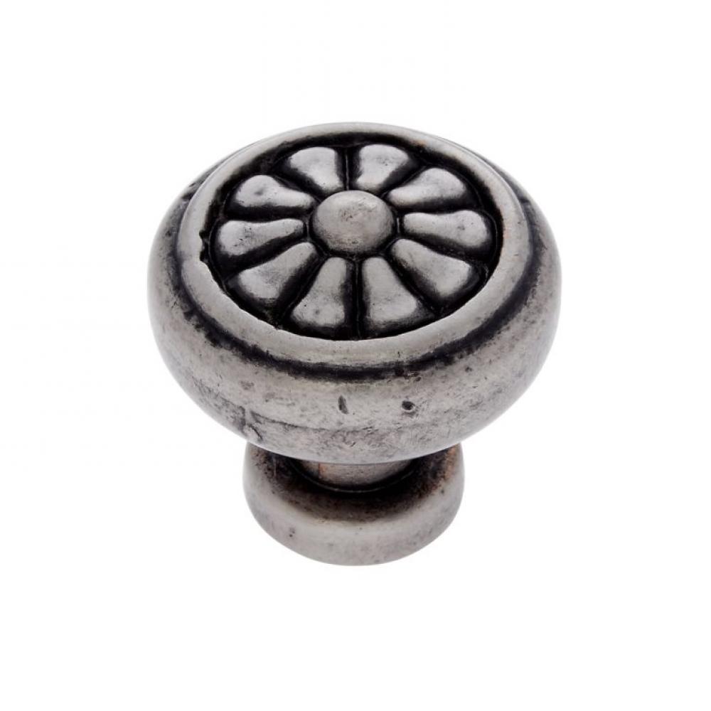 32 mm Scalloped Round Knob